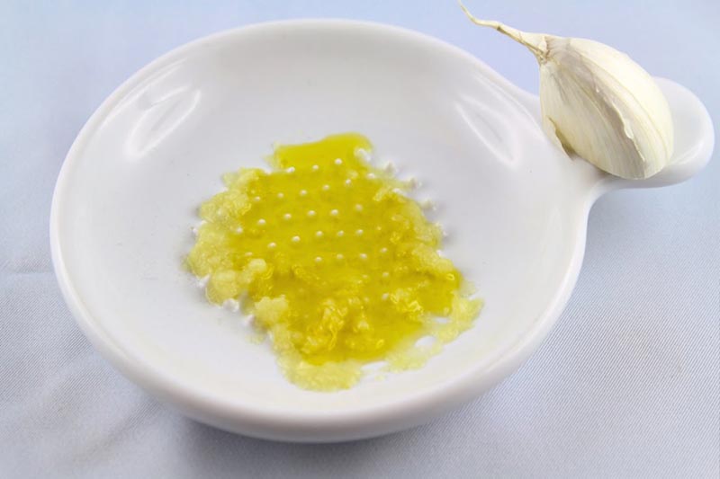 Knoblauch schälen